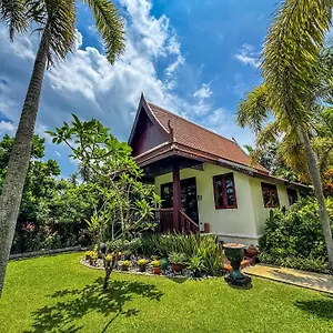 Baan Thai Lanta Semesteranläggning (resort)